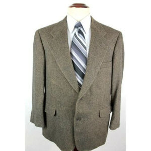 Chereskin 46 R Brown Herringbone Camel Hair blazer